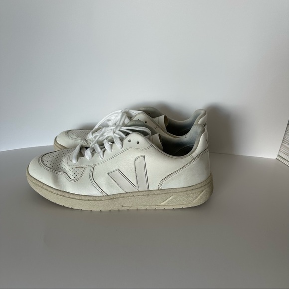 Veja  men’s sneakers - Picture 1 of 9